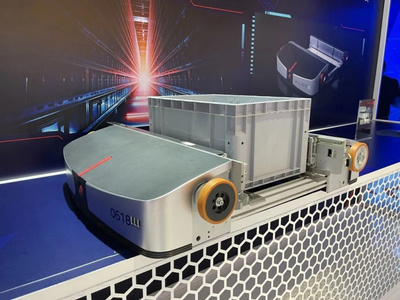 機器人大會七大亮點揭秘 鄧麗君現場“復活”、130只機器狗群舞與物流軟件研發